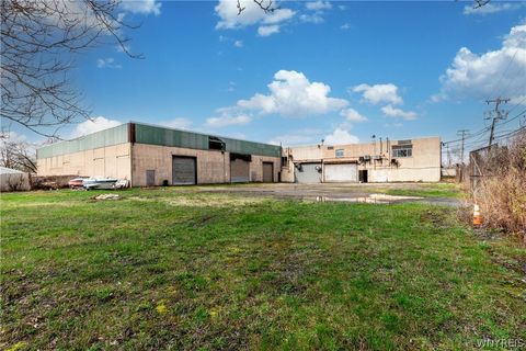 Tiny photo for 2425 Hyde Park Boulevard, Niagara Falls, NY 14305 (MLS # B1674401)