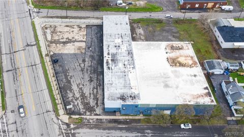 Tiny photo for 2425 Hyde Park Boulevard, Niagara Falls, NY 14305 (MLS # B1674401)