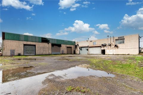 Tiny photo for 2425 Hyde Park Boulevard, Niagara Falls, NY 14305 (MLS # B1674401)