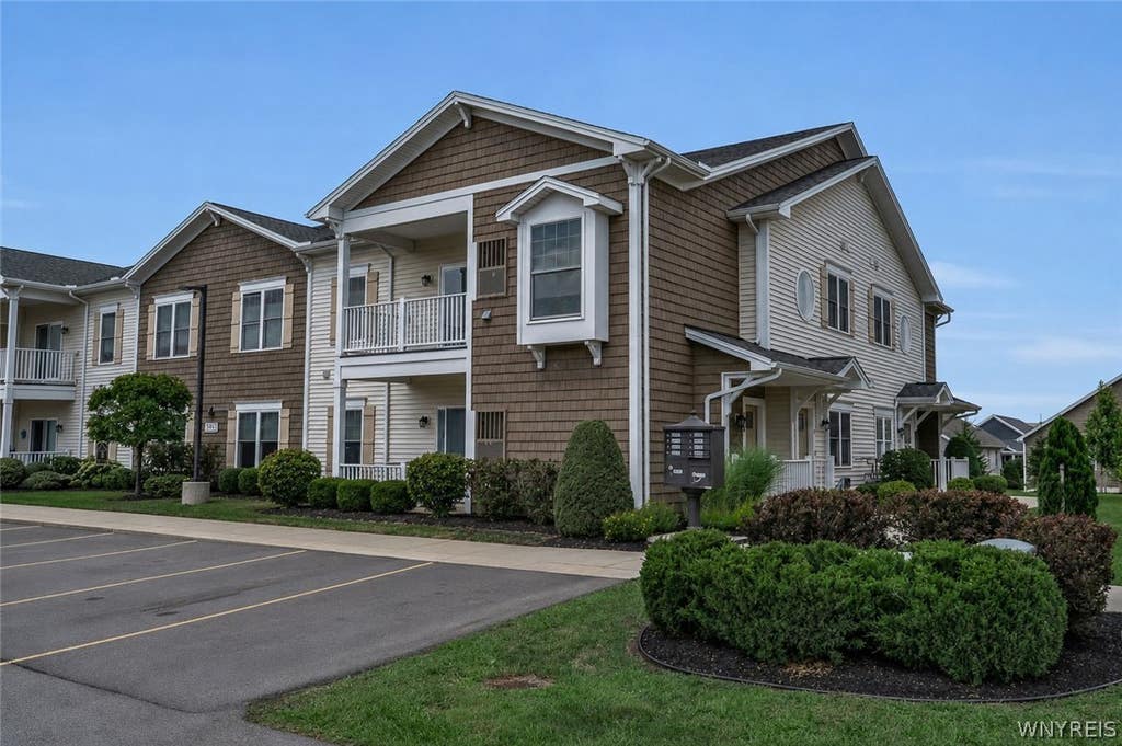 Photo of 293 Northill Drive E #E, Amherst, NY 14221 (MLS # B1709326)