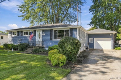 242 Seneca Place Lancaster NY 14086