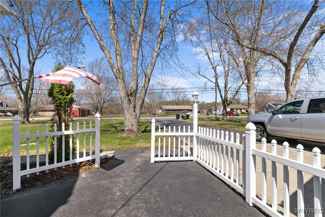 2518 Fix Road, Grand Island, New York image 2
