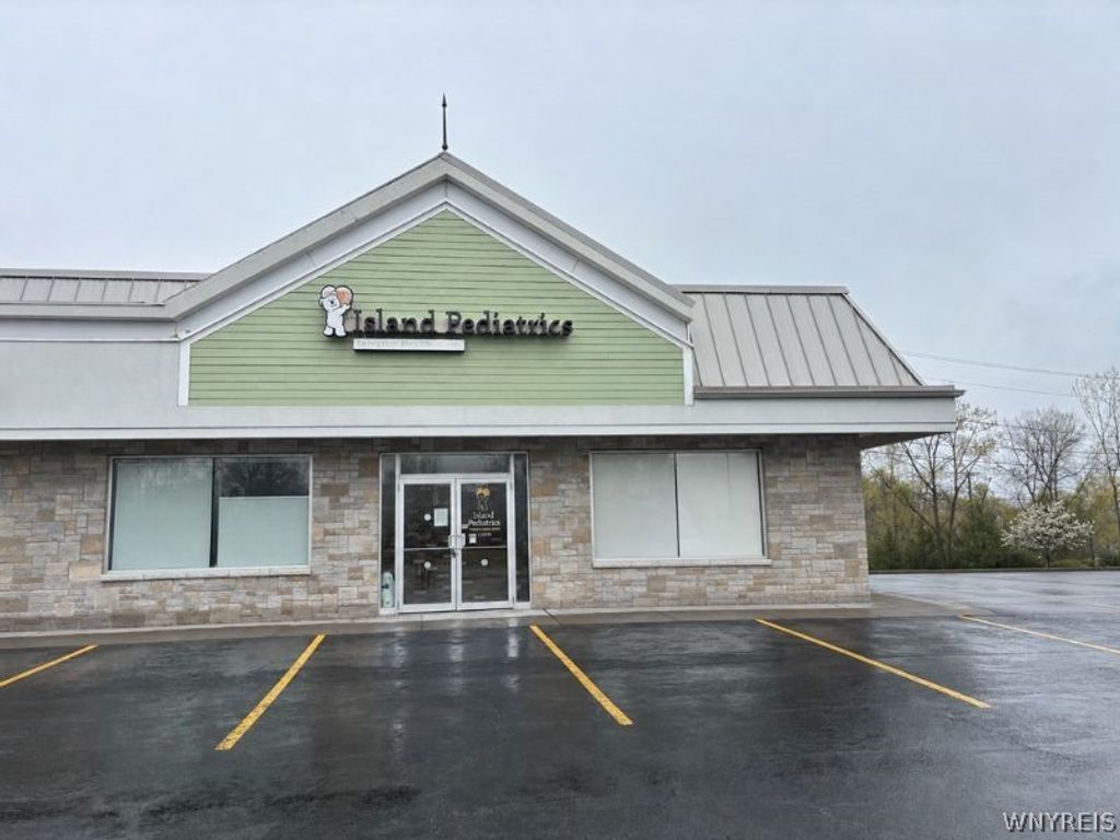 Photo of 2271 Grand Island Boulevard, Grand Island, NY 14072 (MLS # B1677894)