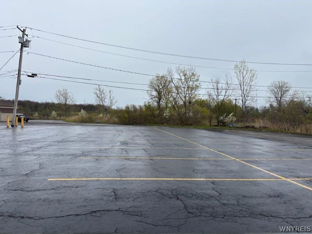 Photo of 2271 Grand Island Boulevard, Grand Island, NY 14072 (MLS # B1677894)