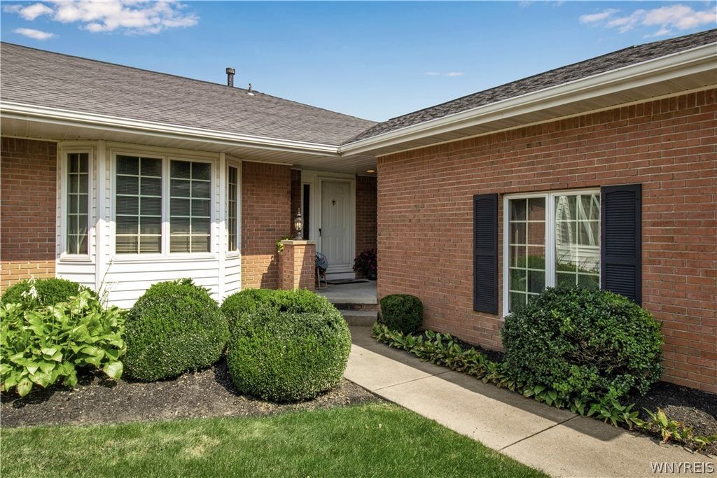 Photo of 6 Saint Charles Court, Amherst, NY 14221 (MLS # B1674390)