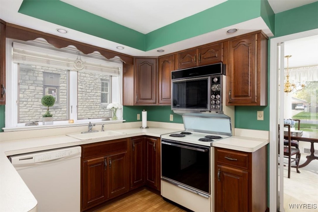 205 Deerhurst Park Boulevard, Tonawanda, New York image 8