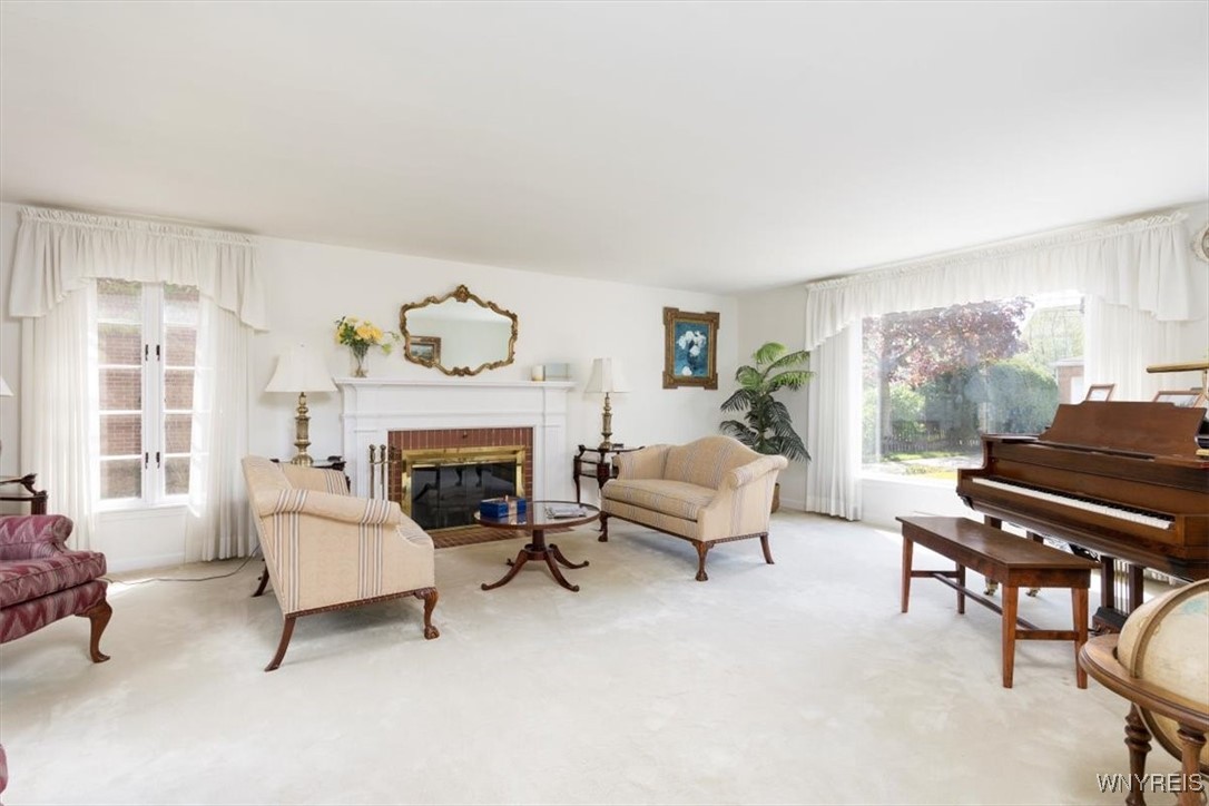 205 Deerhurst Park Boulevard, Tonawanda, New York image 3
