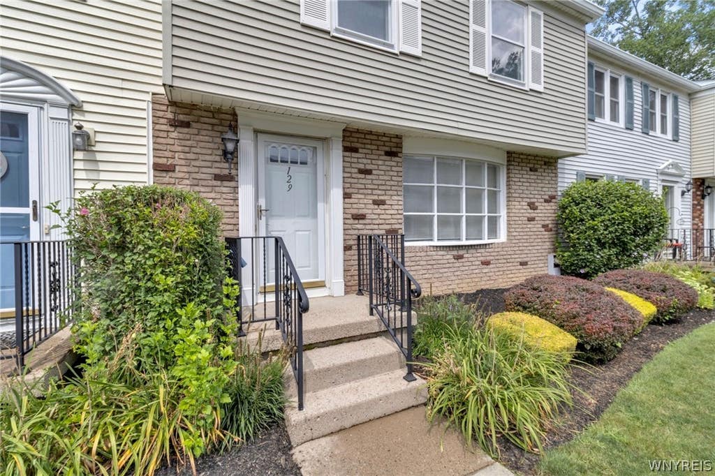 Photo of 129 Sundridge Drive, Amherst, NY 14228 (MLS # B1707702)