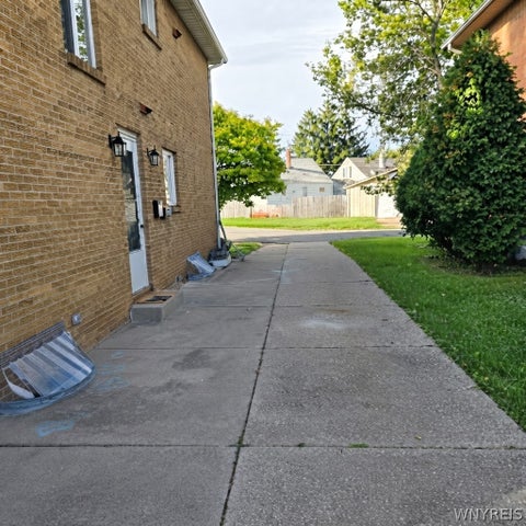 Tiny photo for 9 Floreis Court #Upper, Cheektowaga, NY 14225 (MLS # B1716143)