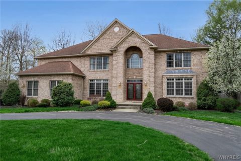 Photo of 40 Regents Park, Amherst, NY 14051 (MLS # B1677368)