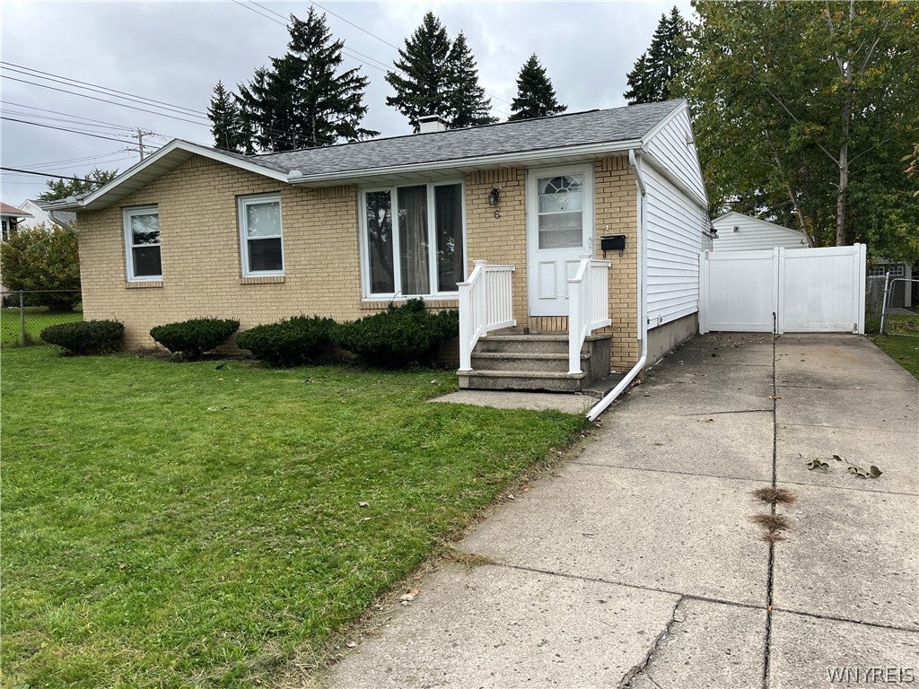 6 Mayberry Drive W