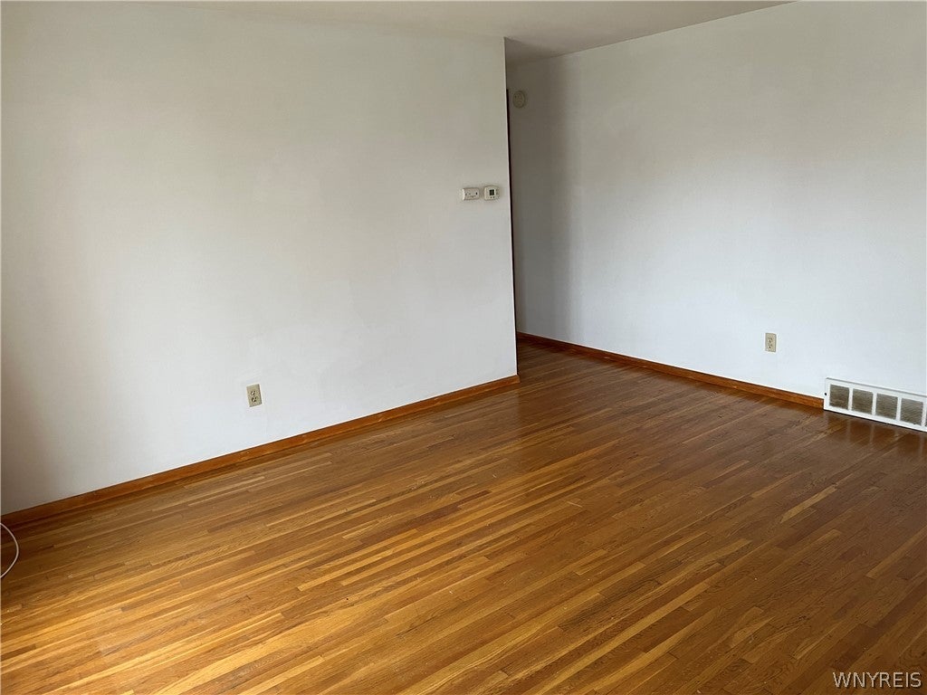 6 Mayberry Drive W