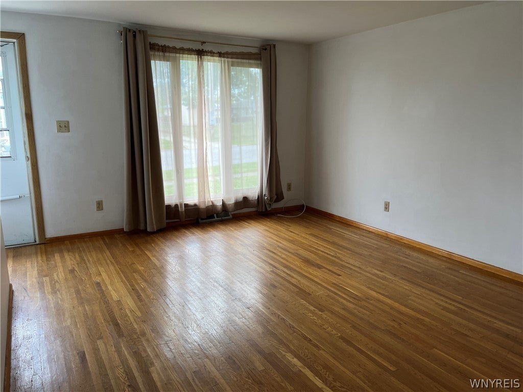 6 Mayberry Drive W