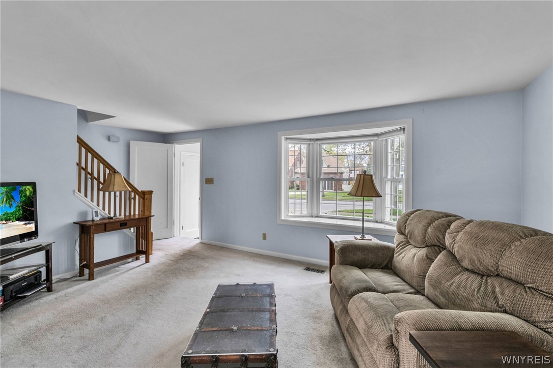 62 Endicott Dr
