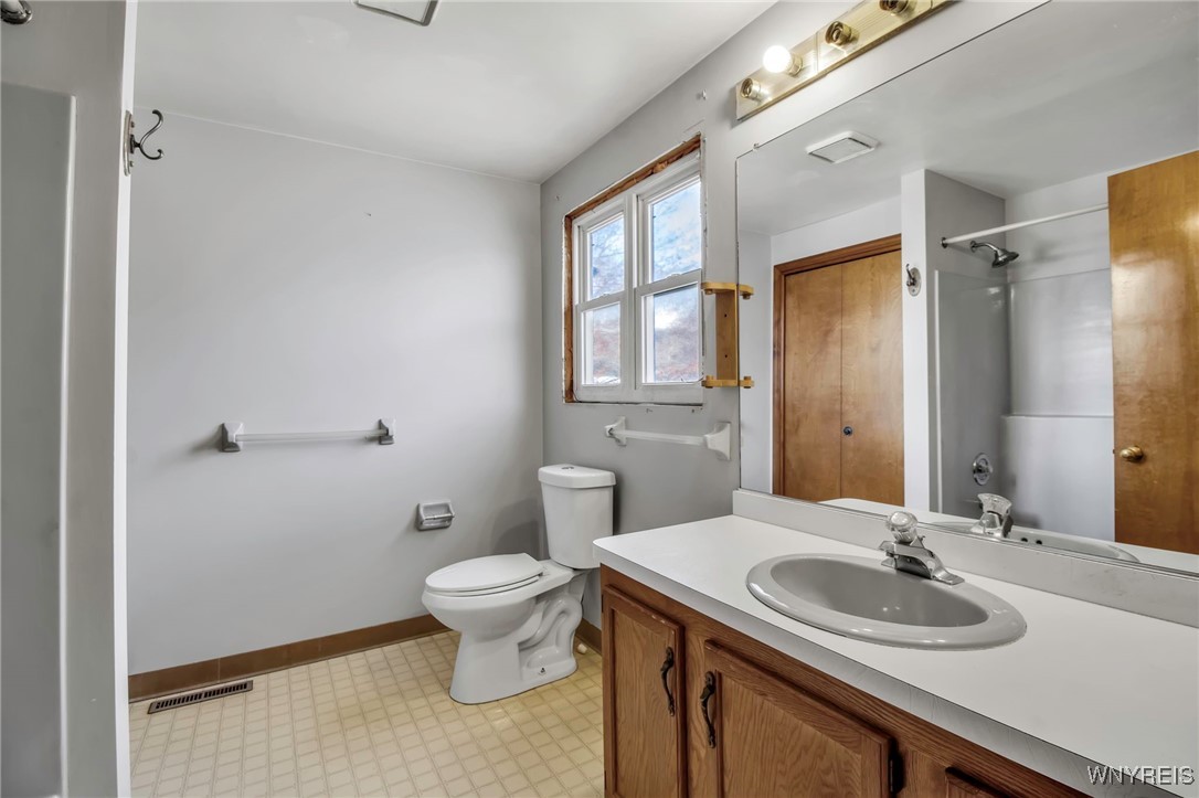 228 Pine Street, Buffalo, New York image 24