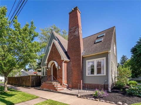 Photo of 214 Roycroft Boulevard, Amherst, NY 14226 (MLS # B1692810)