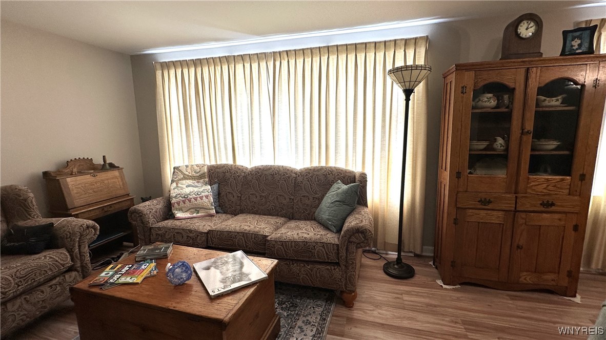 1330 Maple Road 4