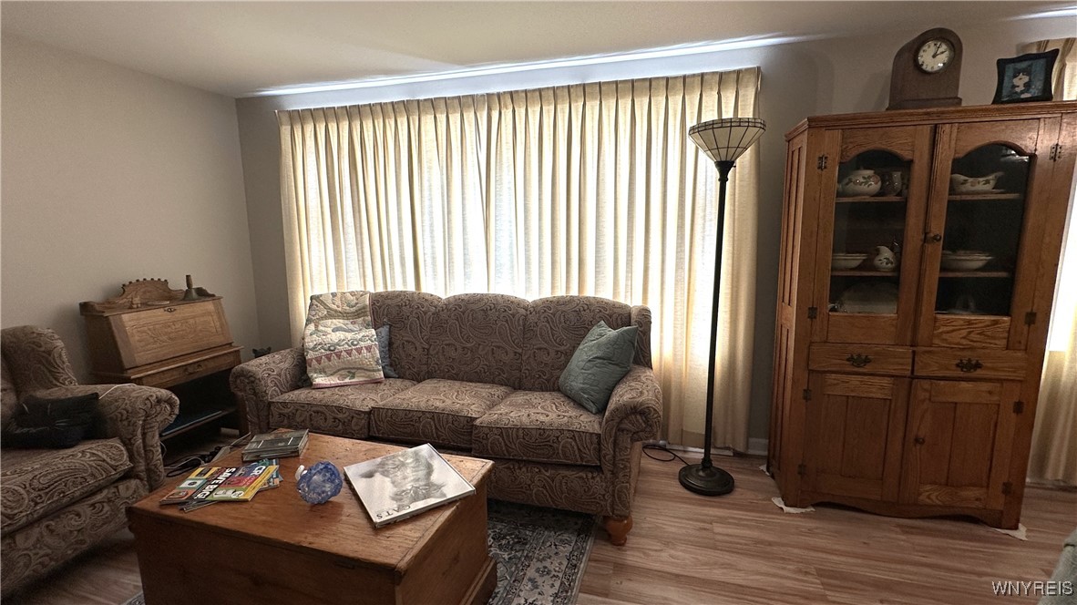 1330 Maple Road 4
