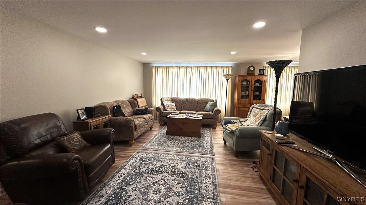1330 Maple Road 4
