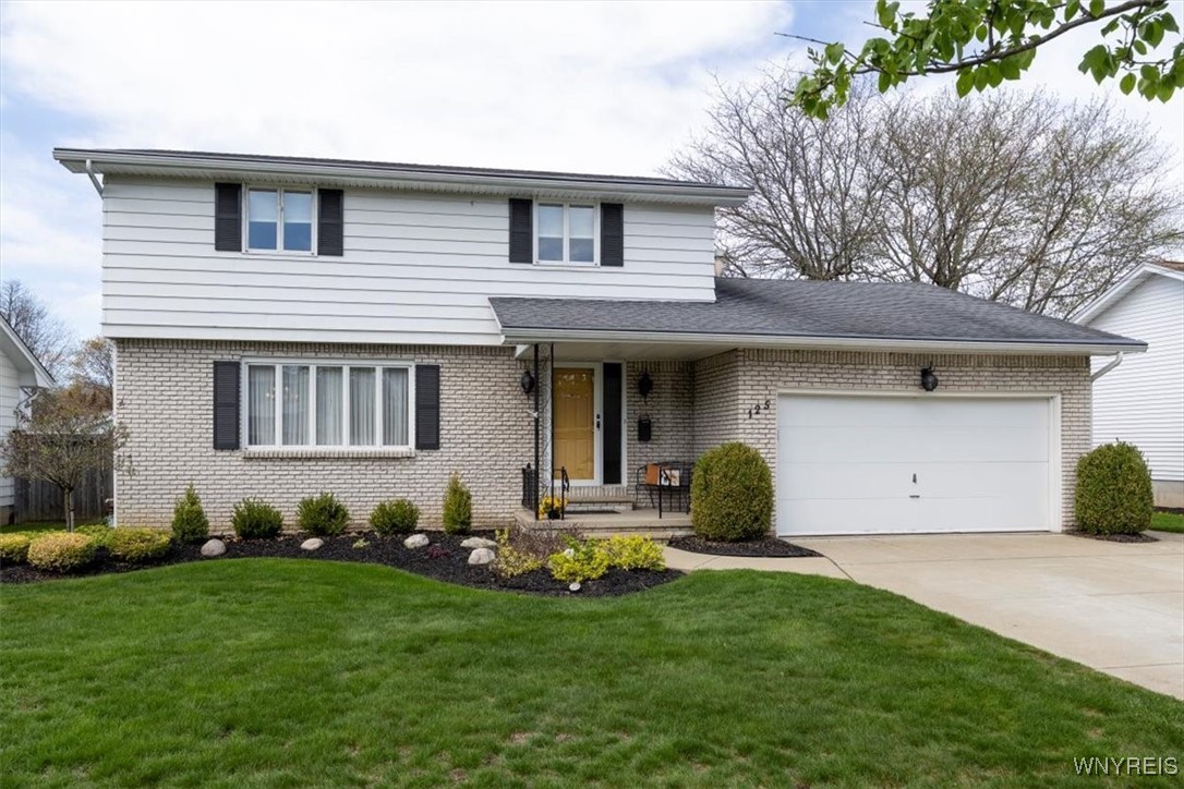 125 Harvey Drive, Lancaster, New York image 1