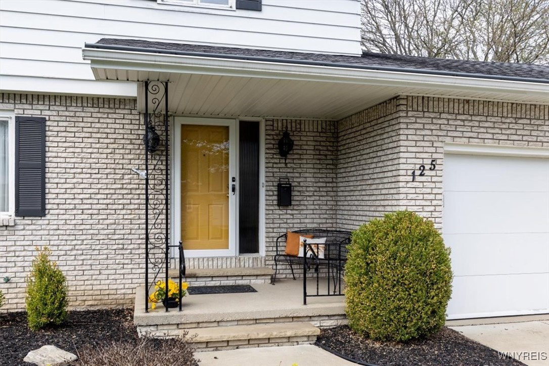 125 Harvey Drive, Lancaster, New York image 2