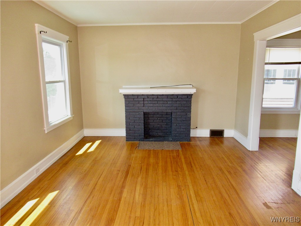 818 Amherst Street