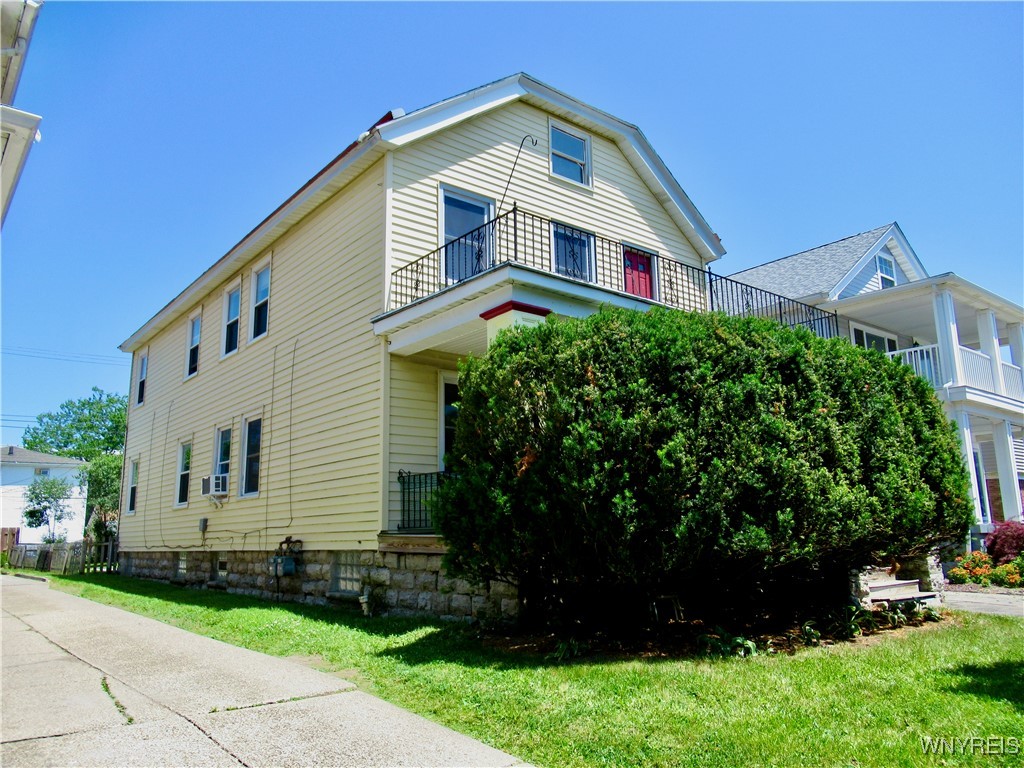 818 Amherst Street