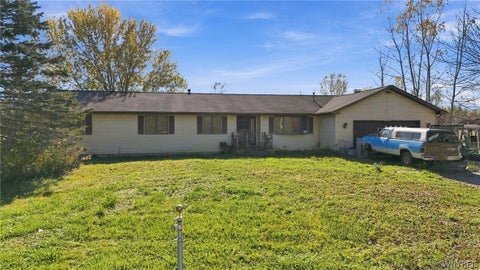 Photo of 151 Peppermint Road, Lancaster, NY 14086 (MLS # B1725268)