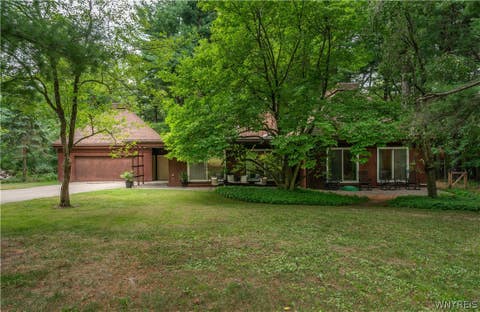Homes For Sale - 5 Lennys Lane<br/> Orchard Park, NY 14127
