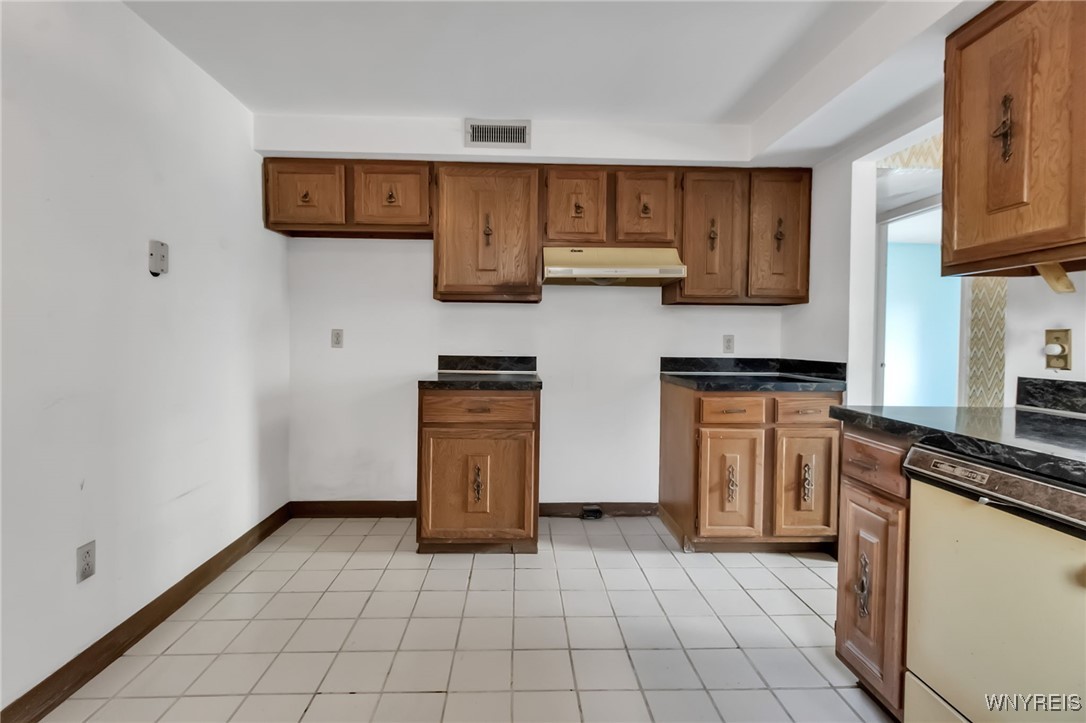 32 Pebble Creek Drive, Cheektowaga, New York image 6