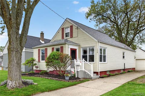 Homes For Sale - 124 Hillcrest Rd Rd<br/> Tonawanda, NY 14150