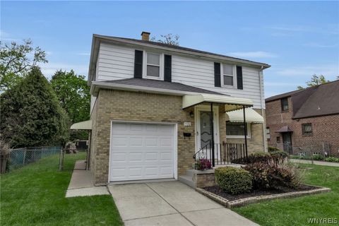Photo of 570 Roycroft Boulevard, Cheektowaga, NY 14225 (MLS # B1681490)