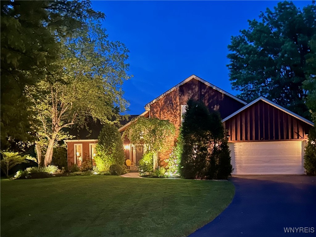 6157 Walnut Creek Court, Clarence, New York image 1