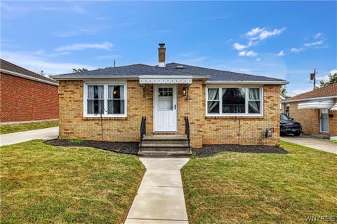 Photo of 28 Parkview Terrace, Cheektowaga, NY 14225 (MLS # B1704205)