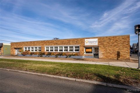 Photo of 2555 Elmwood Avenue, Tonawanda, NY 14217 (MLS # B1656870)