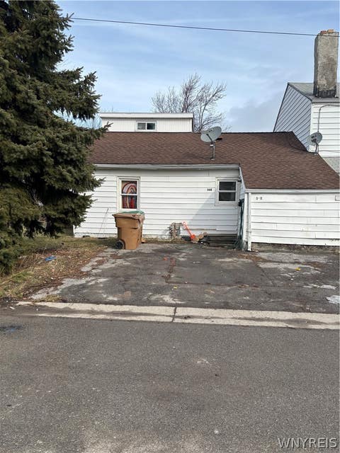 Photo of 36 Glenwood Court #E, Cheektowaga, NY 14225 (MLS # B1702752)