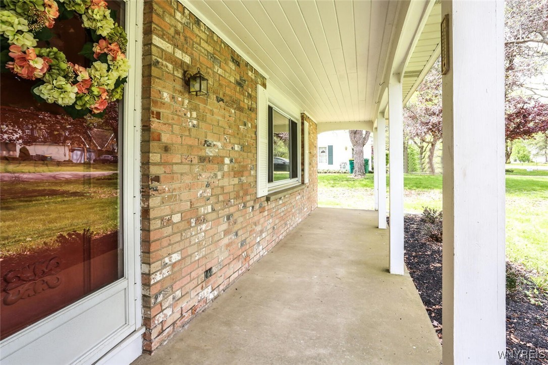 3631 Bonnie Lane, Hamburg, New York image 2