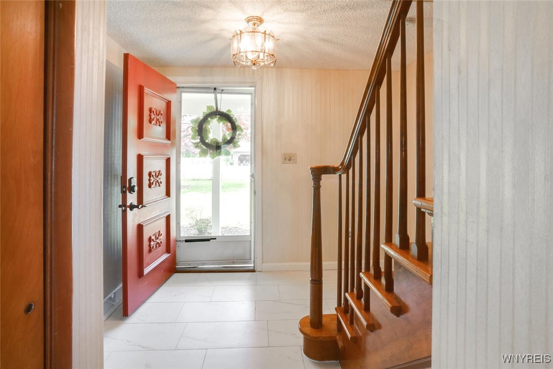 3631 Bonnie Lane, Hamburg, New York image 3