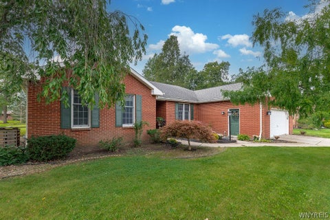 Tiny photo for 42 Trails End, Grand Island, NY 14072 (MLS # B1712910)