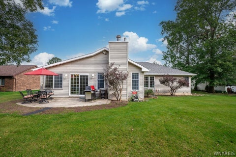 Tiny photo for 42 Trails End, Grand Island, NY 14072 (MLS # B1712910)