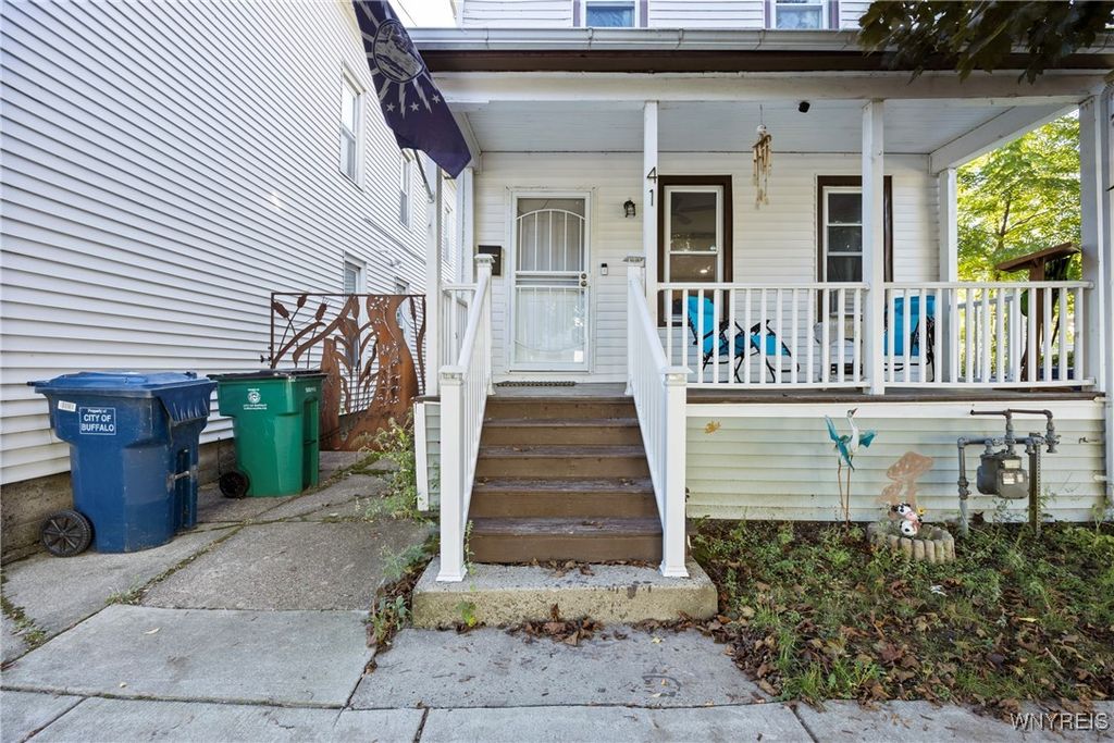 Photo of 41 Hamilton Street, Buffalo, NY 14207 (MLS # B1651850)