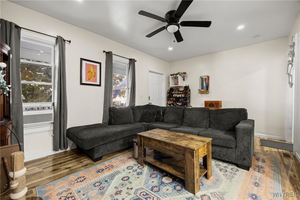 Photo of 41 Hamilton Street, Buffalo, NY 14207 (MLS # B1651850)