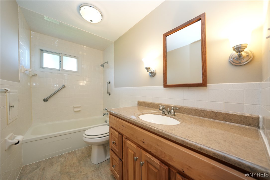 41 Della Drive, Lackawanna, New York image 11