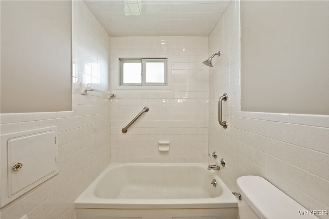 41 Della Drive, Lackawanna, New York image 12