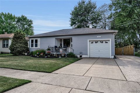 Homes For Sale - 250 Roncroff Drive<br/> Niagara County, North Tonawanda, NY 14120