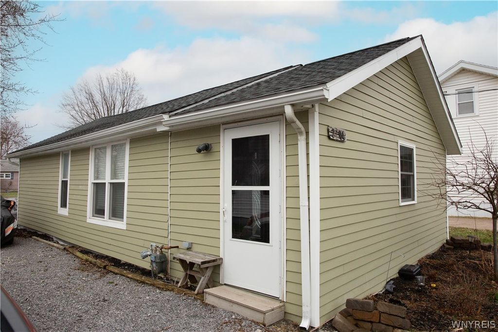 Photo of 2704 Riverton Avenue, Hamburg, NY 14075 (MLS # B1667006)