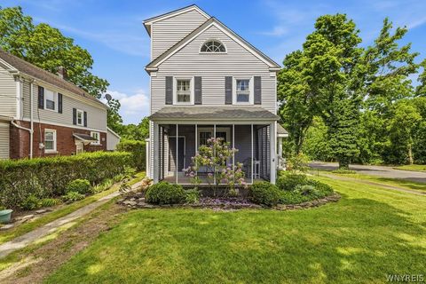 Tiny photo for 825 James Avenue, Niagara Falls, NY 14305 (MLS # B1689374)