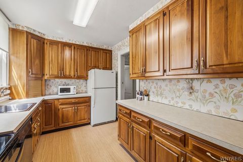 Tiny photo for 825 James Avenue, Niagara Falls, NY 14305 (MLS # B1689374)