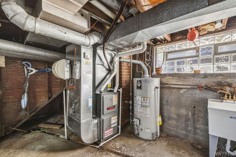 Tiny photo for 825 James Avenue, Niagara Falls, NY 14305 (MLS # B1689374)