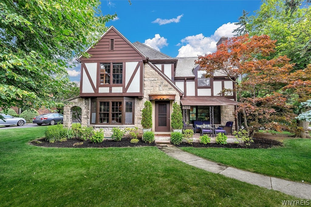 4722 Main Street